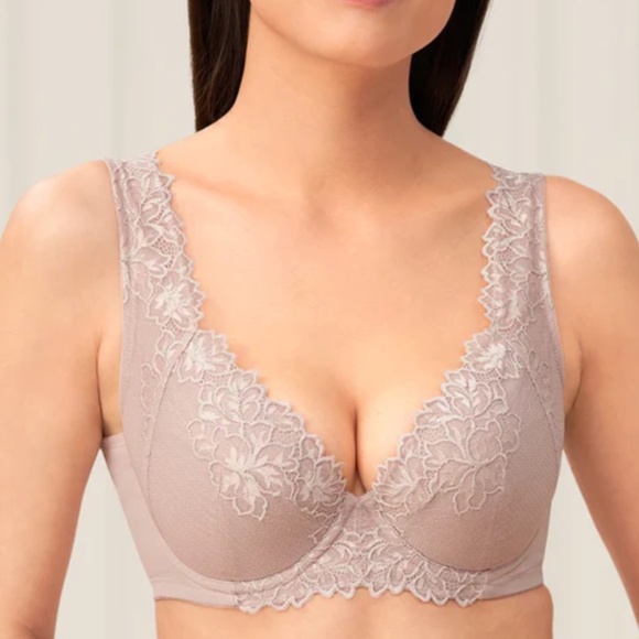 NWOT Triumph Double Layer Wing Bra Floral Lace - Picture 1 of 12